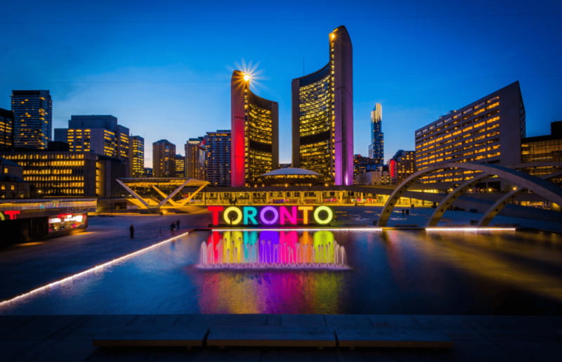 Toronto: Small Group Night Tour with Harbour Boat Cruise - The Lake Ontario harbour cruise