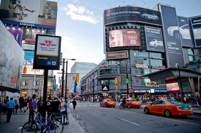 Toronto: Small Group Night Tour with Harbour Boat Cruise - Should you book it?