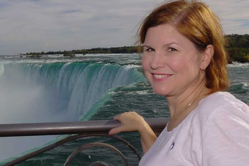 Toronto: Splendours of Niagara Falls Small Group Tour w/Boat - Who should book this experience?