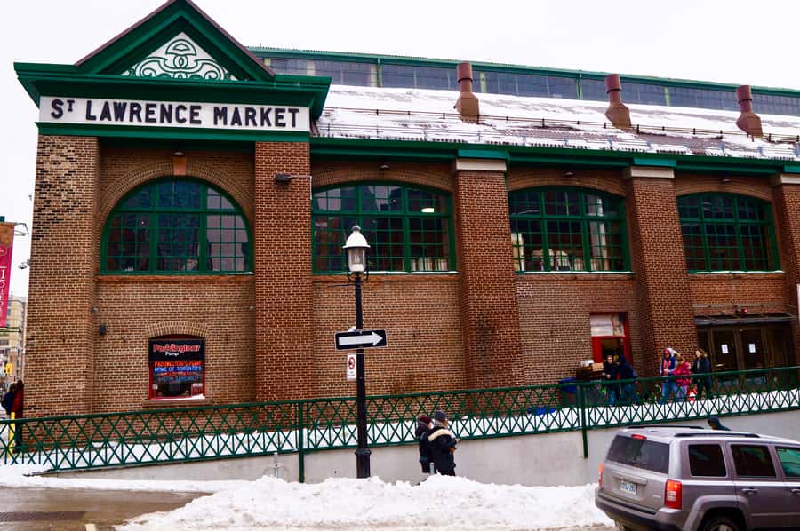 Toronto: St Lawrence Market Food Tour with 6 Tastings - Poutine and a local beer