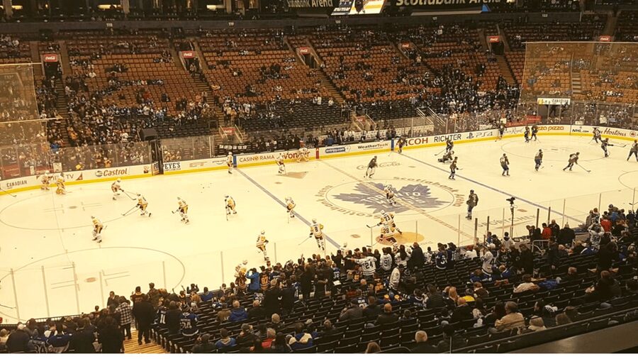 Toronto: Toronto Maple Leafs Game Ticket at Scotiabank Arena - What happens during the 150-minute game