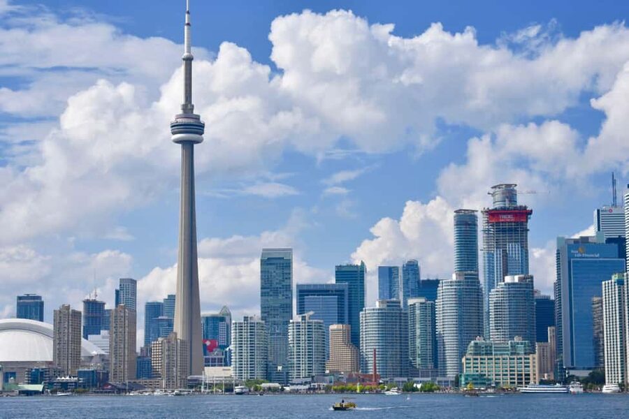 Toronto: True Tales of Toronto Harbour Audio Boat Tour - What the one-hour itinerary is really like