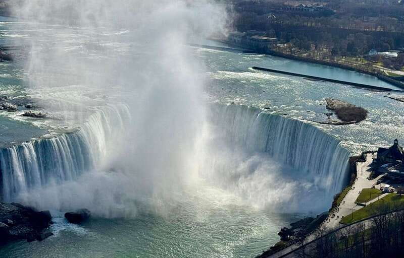Toronto: Winter Niagara Falls Tour with Attractions Package - On the road to the falls