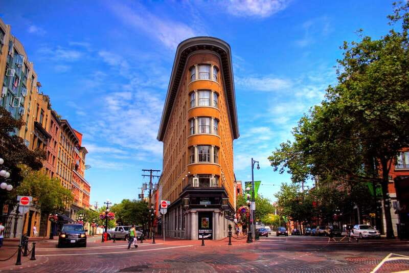 Vancouver: City + Lookout Tour & Option to Add YVR Drop-Off - What the guides add to the ride