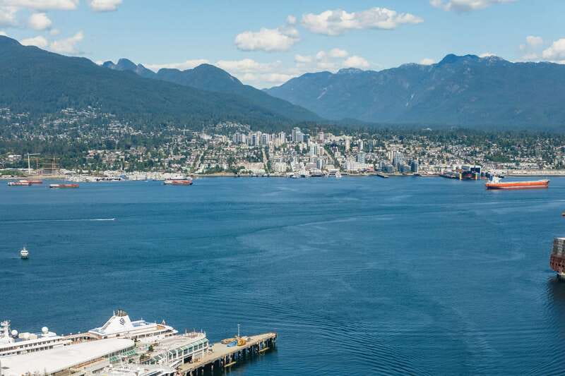 Vancouver: Entry Ticket for the Vancouver Lookout - Finding the entrance at 555 West Hastings Street