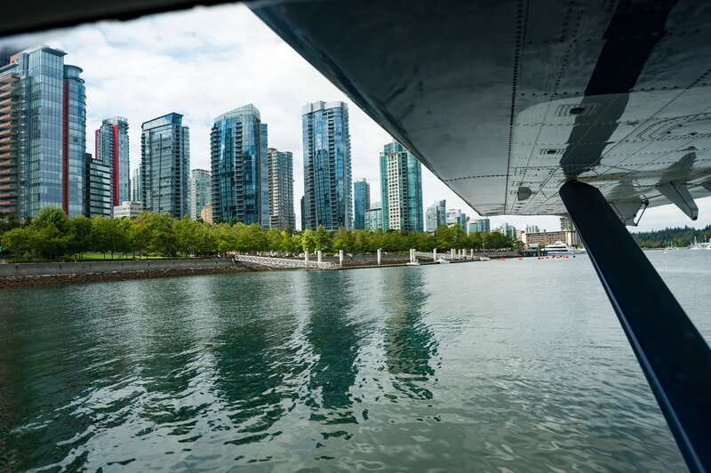 Vancouver: Extended Scenic Panorama Seaplane Tour - From Canada Place to the harbour runway