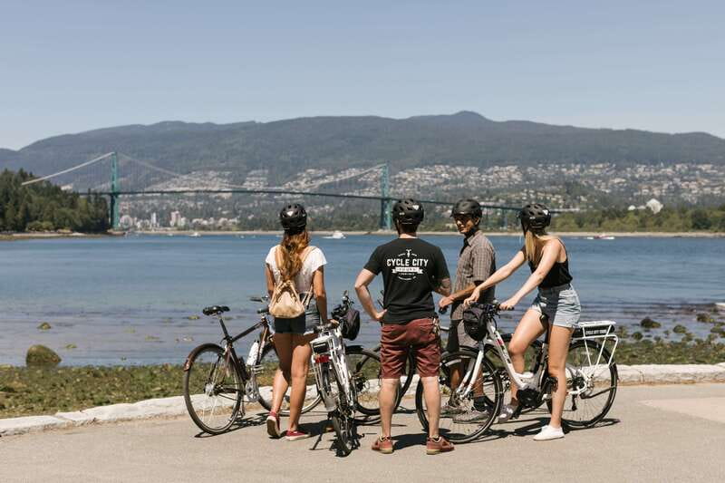 Vancouver: Guided Bike Tour - Starting downtown on Hornby Street