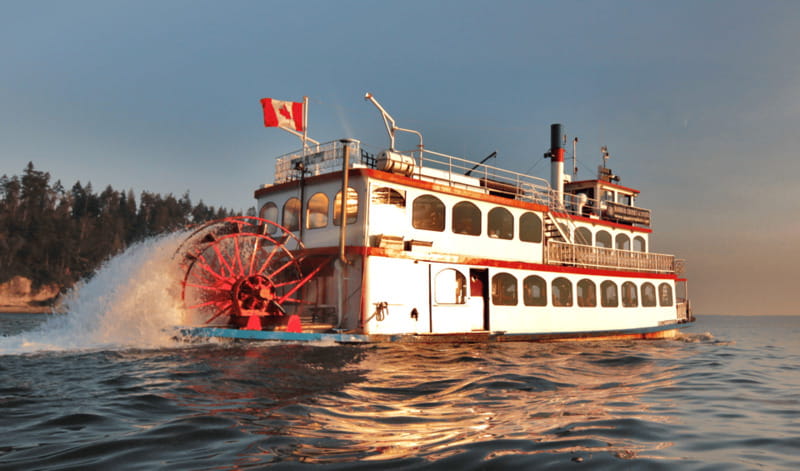Vancouver: Harbor Sightseeing Cruise - Choosing between the upper and lower decks