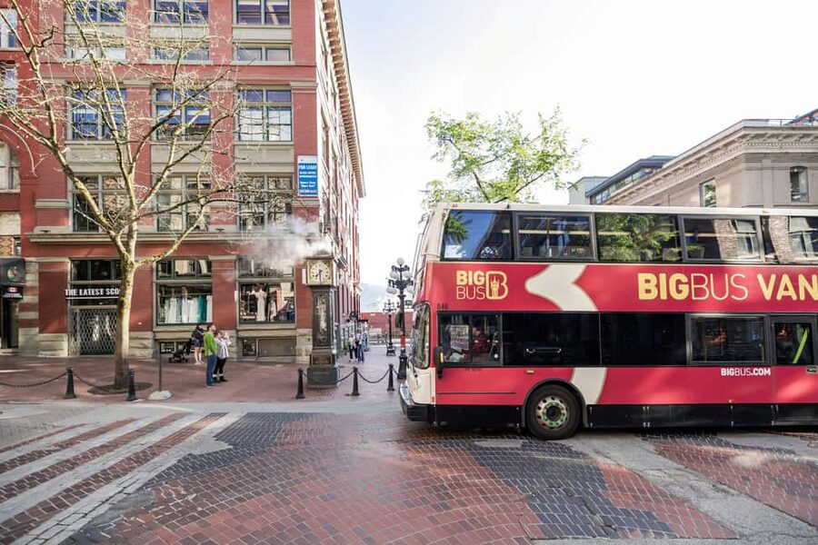 Vancouver: Hop-on Hop-off Sightseeing Tour with 10 Stops - Live guides can change the quality of the ride