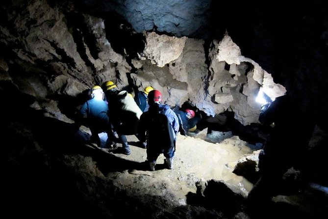 Vancouver Island Multi-Cave Experience - Guides make the difference in a small group