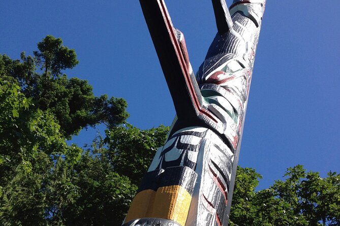 Victoria City Highlights Pedal or E-Bike Tour - Hoods & Legends - Fernwood adds local character
