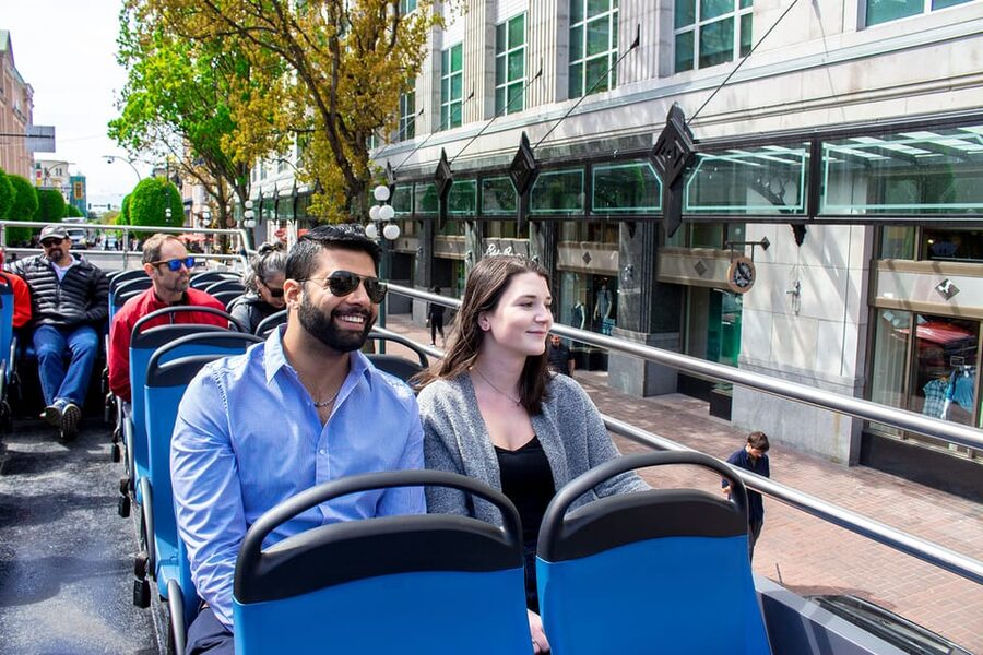 Victoria: Hop-On-Hop-Off Sightseeing Bus Tour - Oak Bay Village, Marina, and Beach Hotel