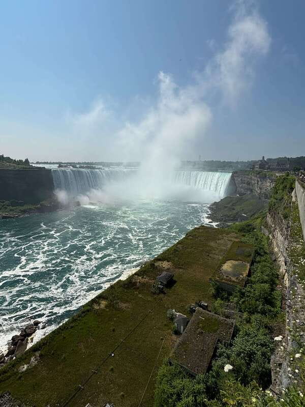Walking Tour of Niagara Falls Canada and Hornblower Boat - The Canadian-side walking tour