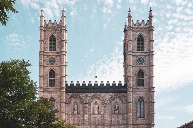 Walking tour of Old Montreal - 16/42 Tours - Guides who make the history personal