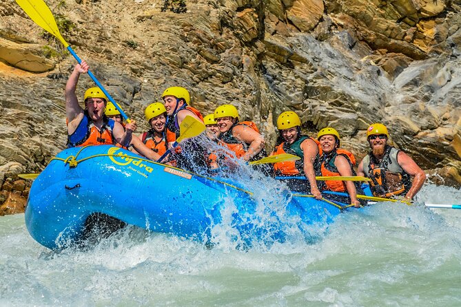 Whitewater Rafting Adventure | Kicking Horse River - Guides who keep the fun under control