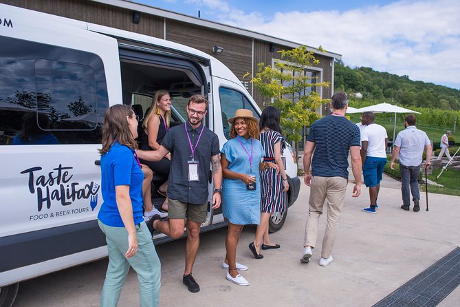 Wine and Lunch Escape - What the guides add to the day