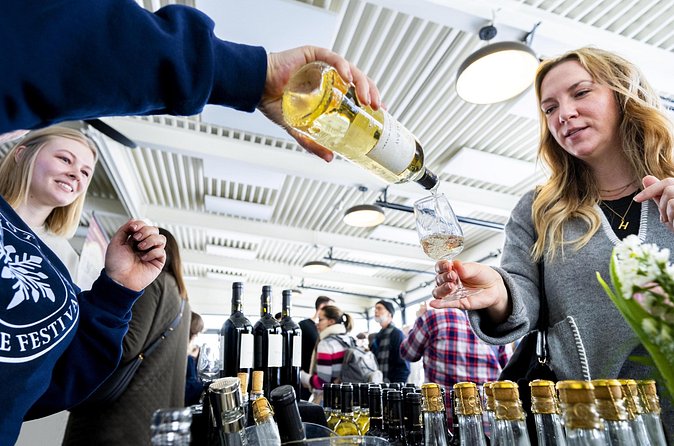 Wine Tour Wolfville Wine Tours in Nova Scotia- 6 Hours - Who should book this Wolfville outing