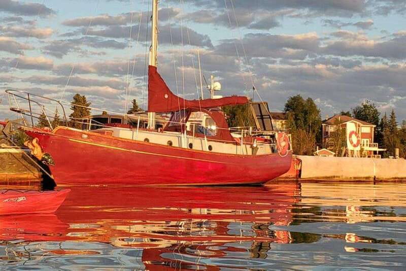 Yellowknife: City Tour - Buffalo Air and the Ice Pilots connection