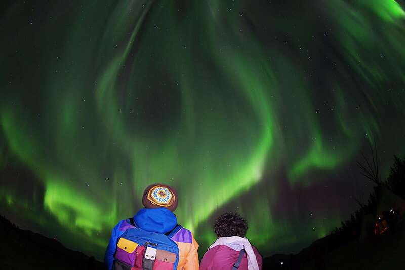 Yukon: Aurora Borealis Late Night Viewing Tour - Guide Service in English or Spanish